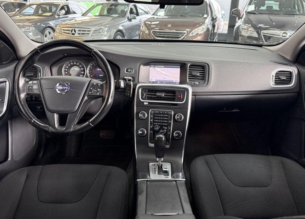 Volvo V60 1.6 T3 Kinetic Automaat Bovag Garantie, Auto's, Stof, Gebruikt, 4 cilinders, 150 pk