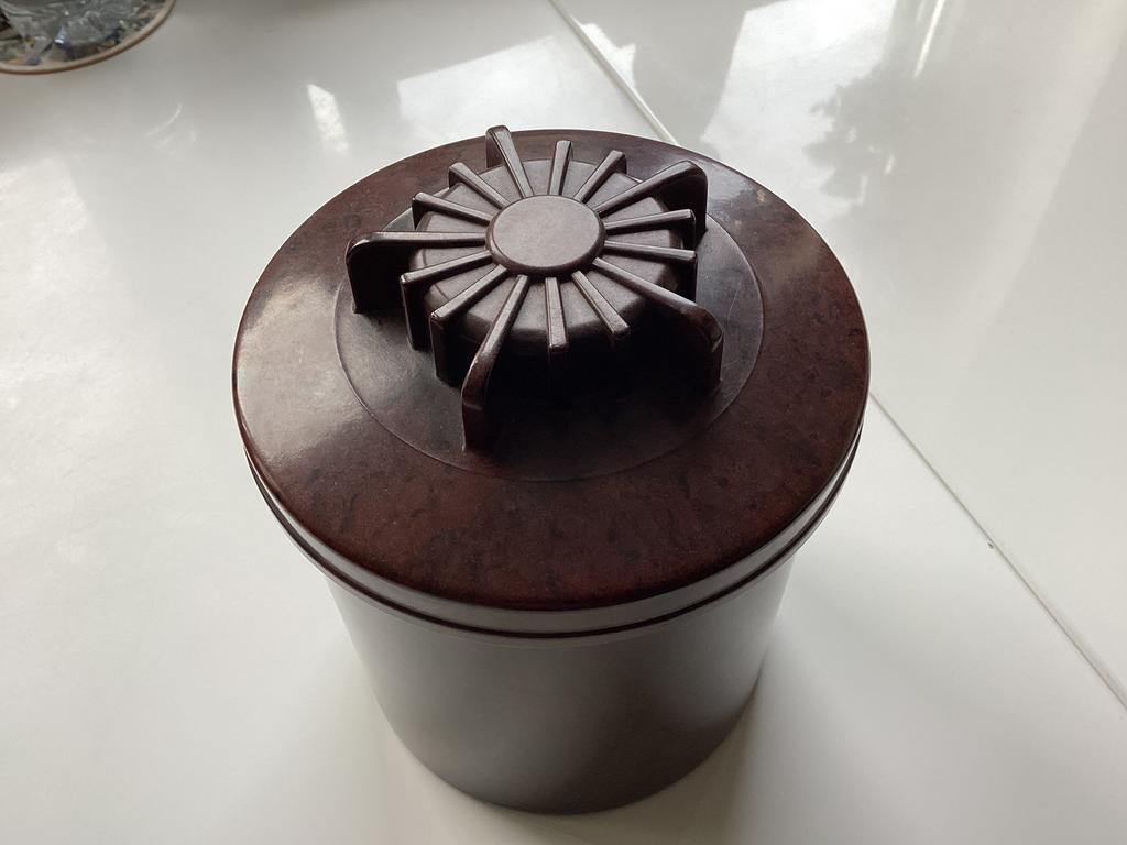 Mooie Bakelieten pot Rood/Bruin 12 cm hoog doorsn.10cm€22,50, Antiek en Kunst, Ophalen