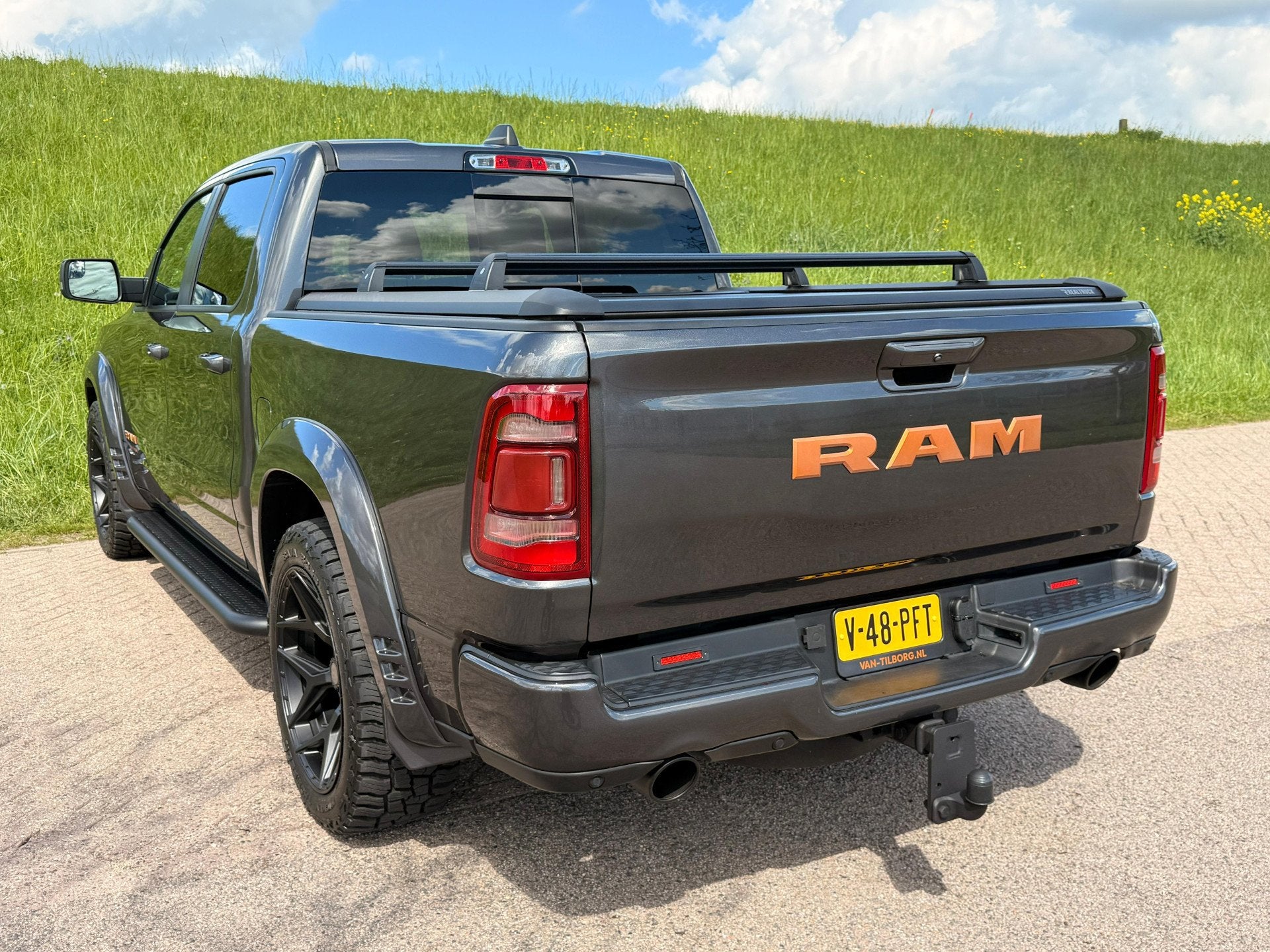 Dodge Ram 1500 5.7 HEMI V8 4x4 Crew Cab Big Horn CUSTOM COPP, Auto's, Dealer onderhouden, Gebruikt, 8 cilinders, 5654 cc