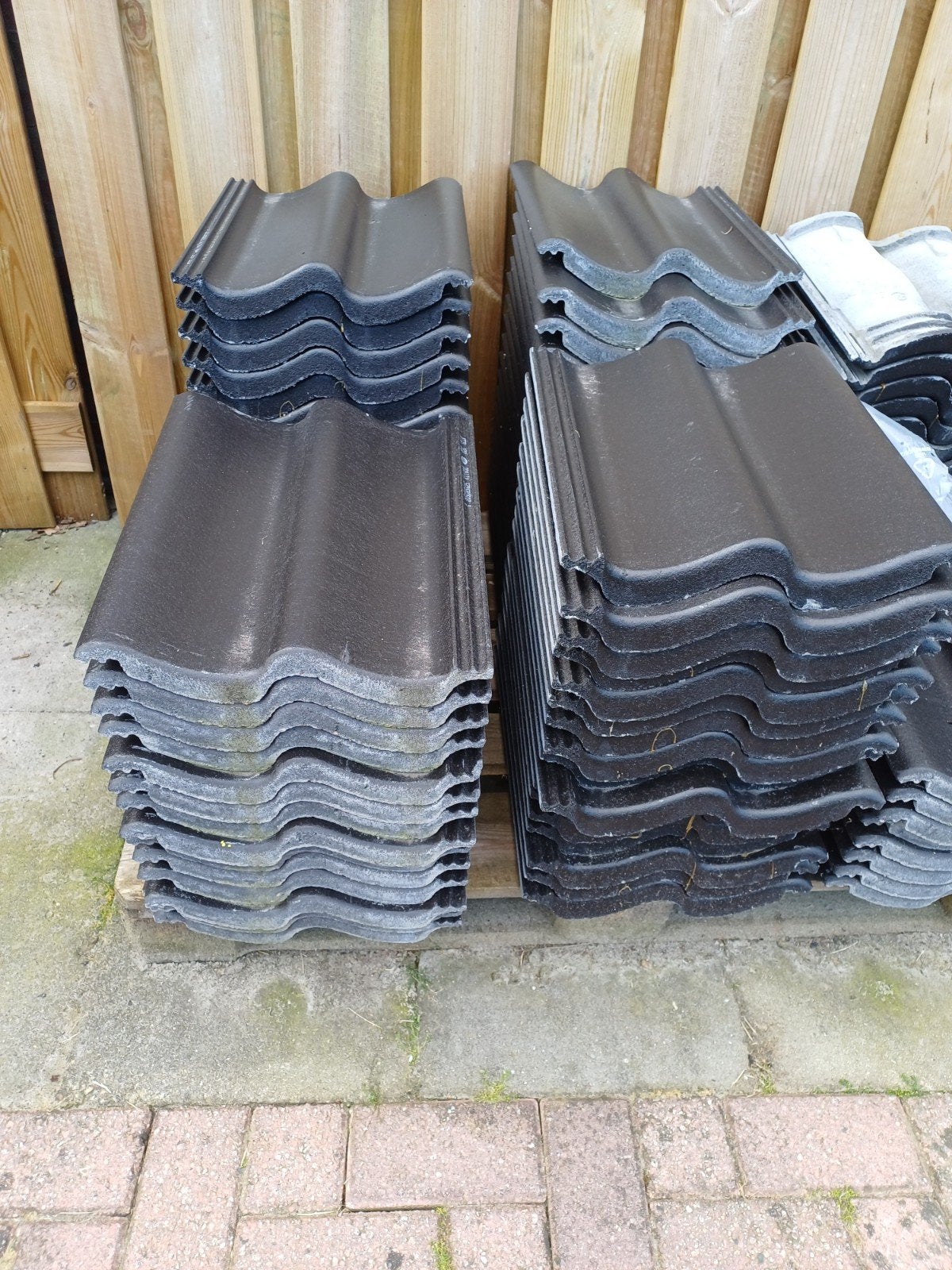 Dakpannen, Doe-het-zelf en Verbouw, Dakpannen en Dakbedekking, Ophalen, Steen of Klei, Zwart, 15 m² of meer