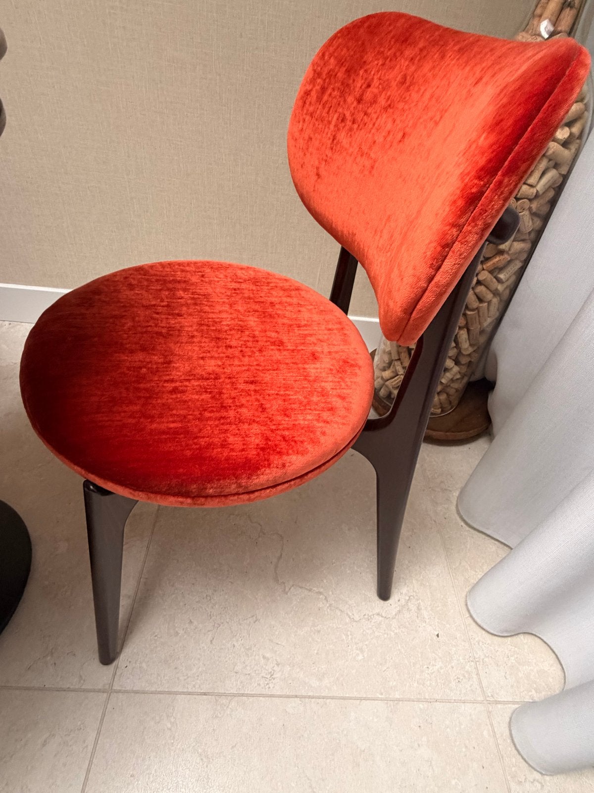 Satelliet Meubels: Tafel marmer look, Stoelen & Poef horeca, Ophalen, Gebruikt, Twee, Rood