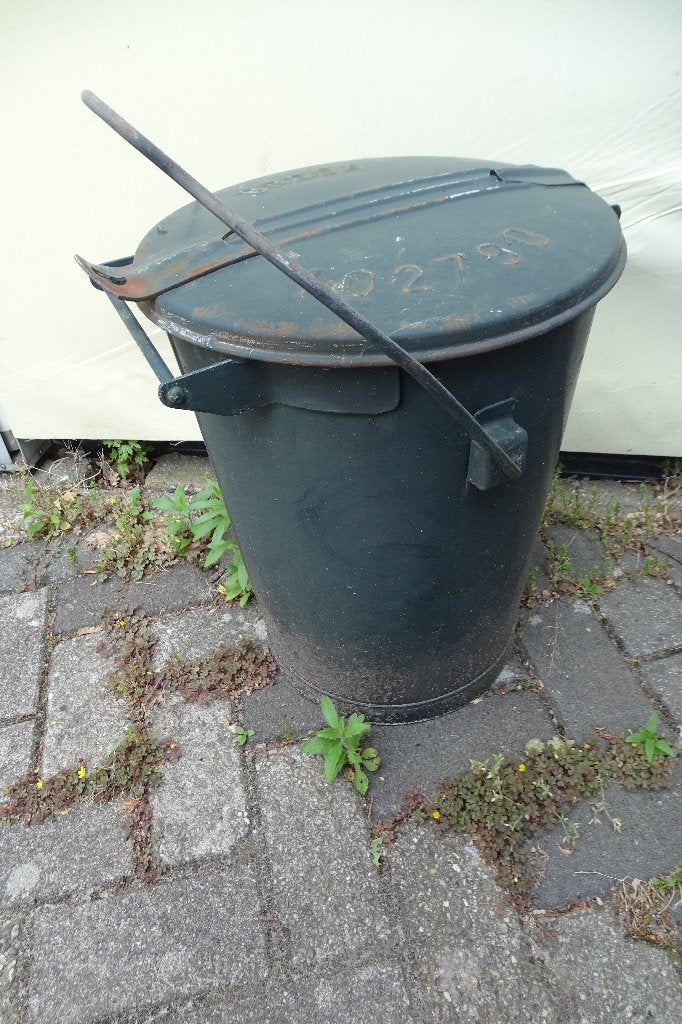 Zinken vuilnisemmer Breda, Ophalen