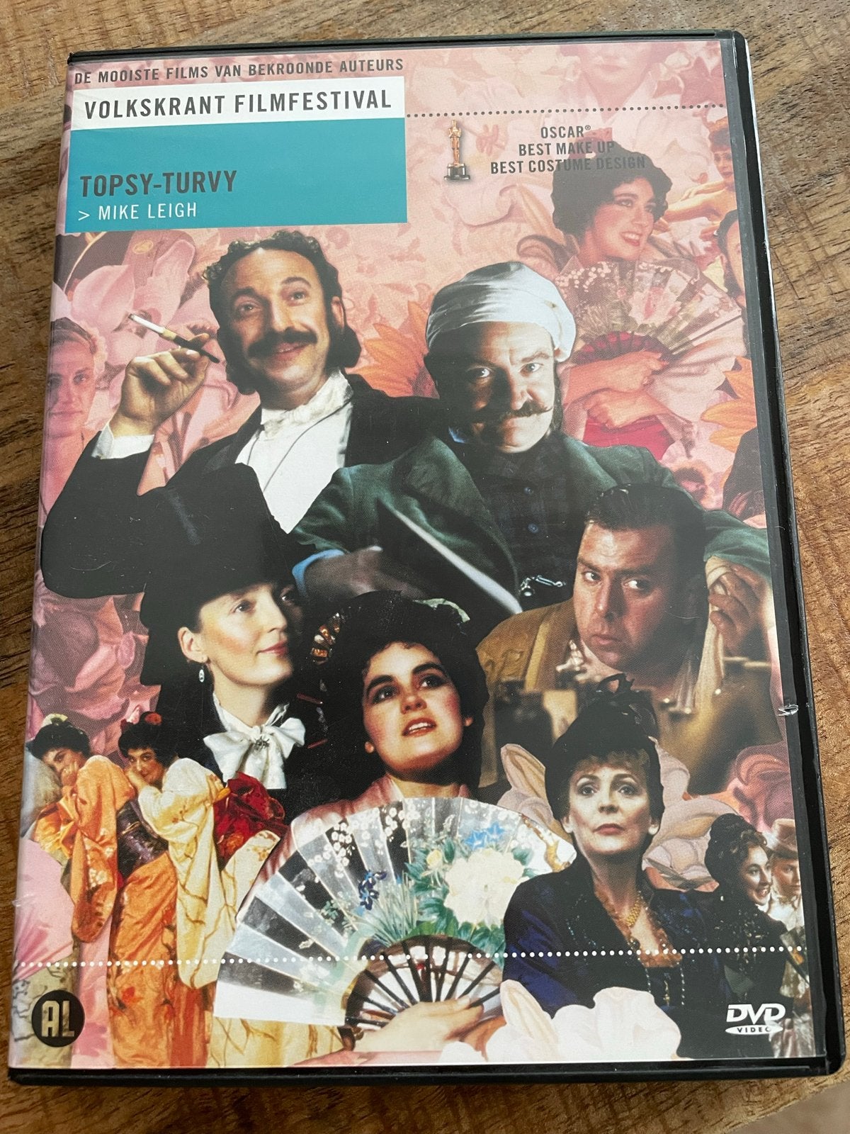 Topsy-Turvy DVD - Mike Leigh - Volkskrant Filmfestival, Ophalen, Gebruikt, Inclusief doosje, Alle leeftijden
