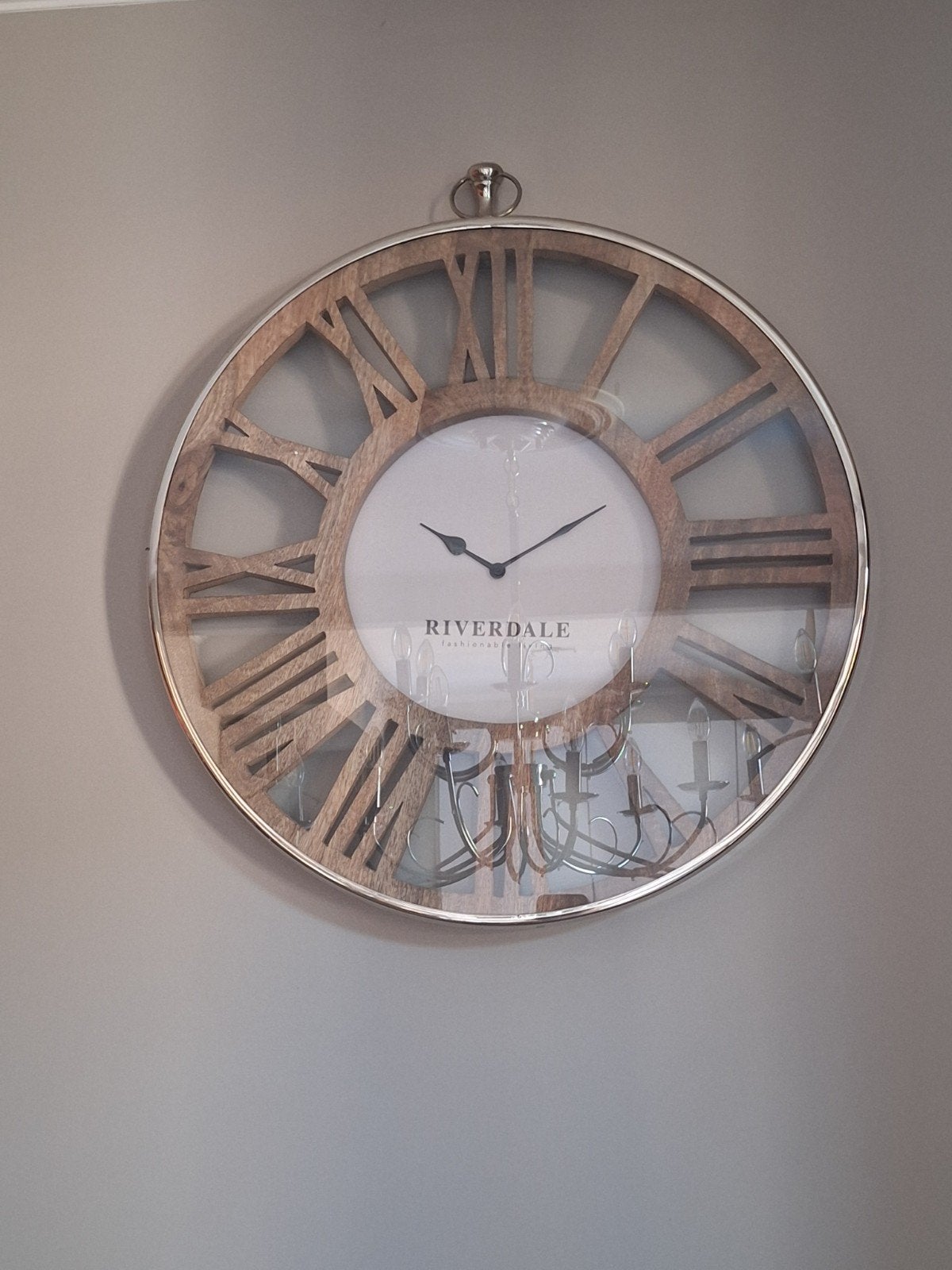 Grote Riverdale luton Wandklok met Romeinse Cijfers, Wandklok, Bruin, Analoog, Werkt op batterijen