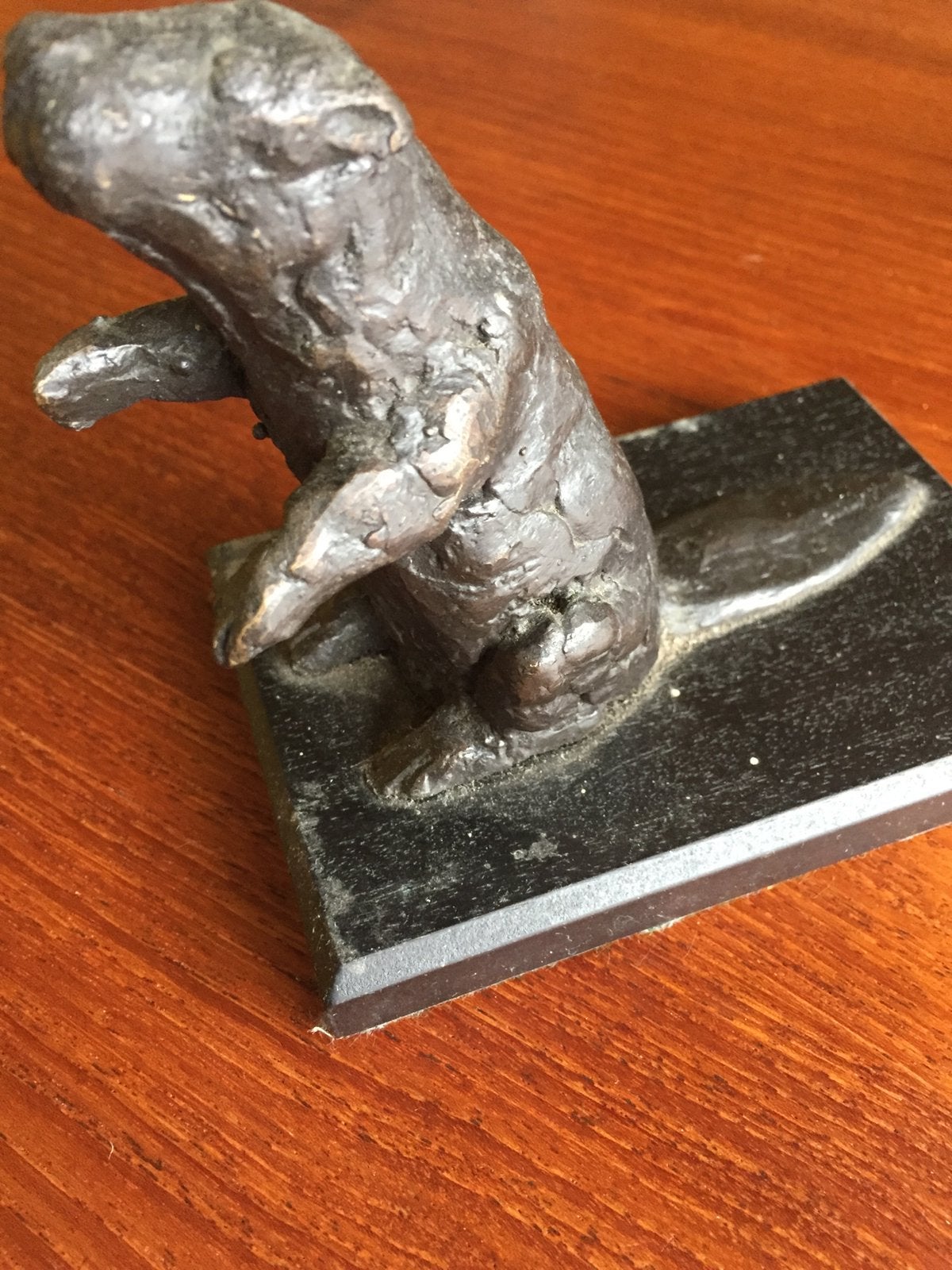 Beeldje brons op hout van een bever, Verzenden
