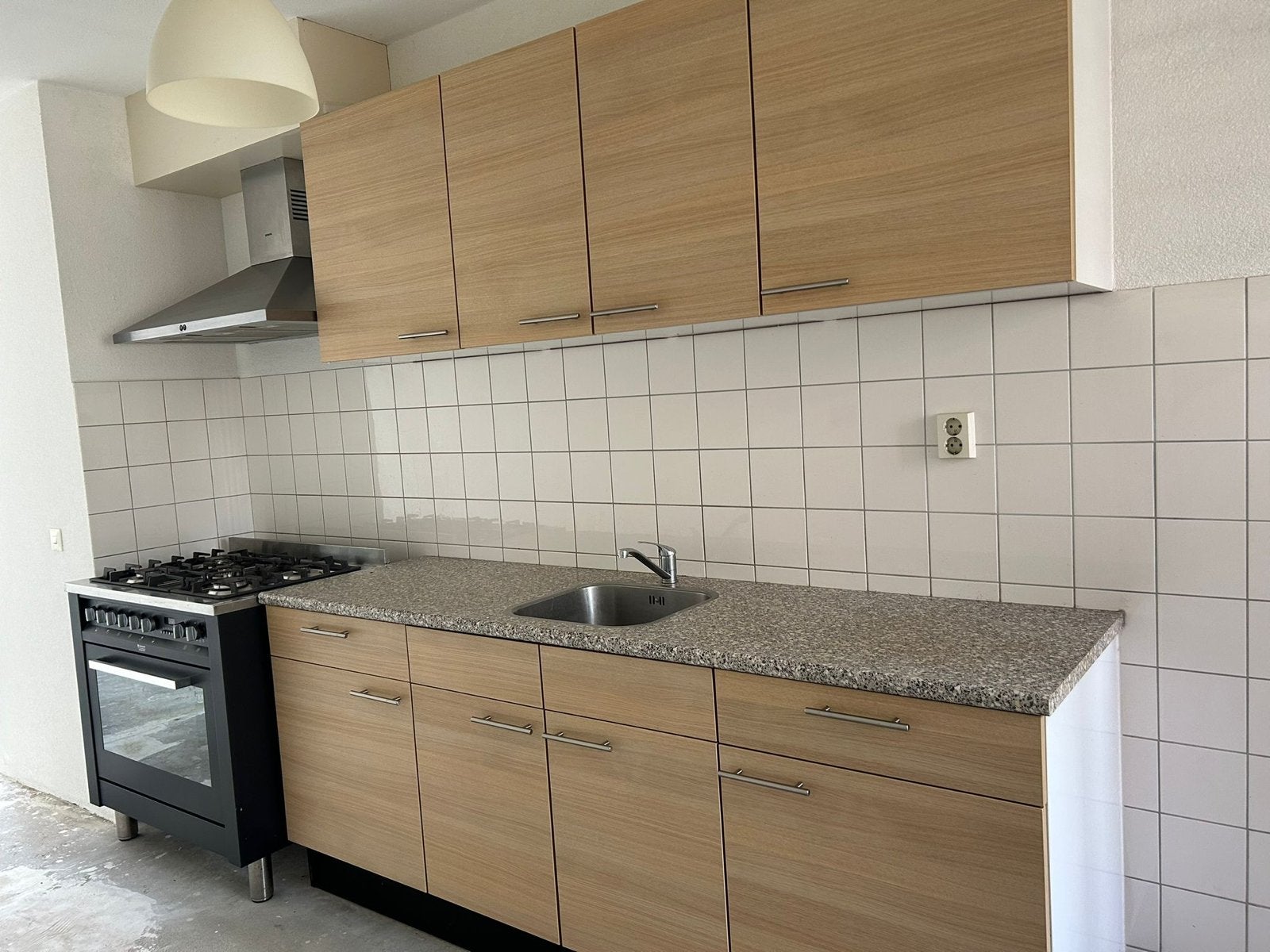 Keukenblok met bovenkasten en aanrechtblad (zonder oven/forn, Gebruikt, Bruin, Ophalen of Verzenden, 150 tot 200 cm