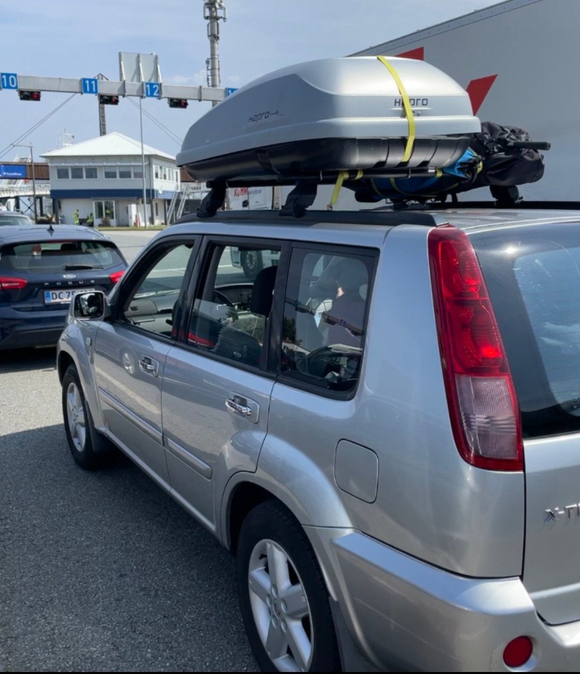 Hapro Roady 350 dakkoffer + Menabo dakdragers – Compleet, Ophalen, Zo goed als nieuw