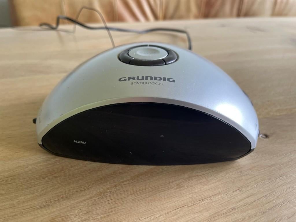 Grundig wekkerradio, Ophalen of Verzenden, Gebruikt, Radio