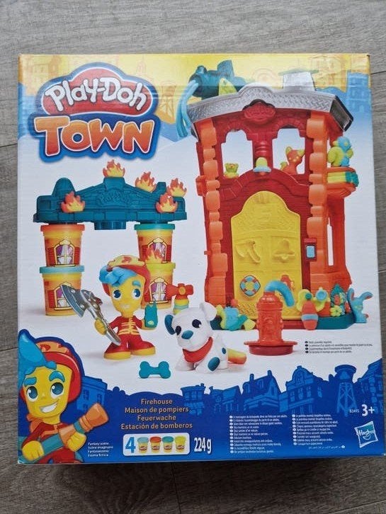 Play-Doh Town Firehouse & truck met extra vormpjes, Ophalen of Verzenden, Gebruikt, Knutselen