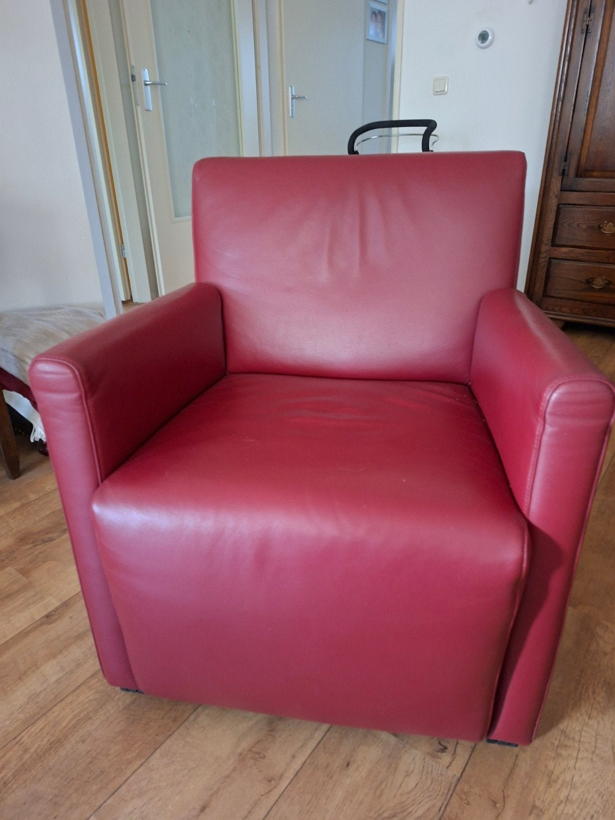 Comfortabele rode leren fauteuil, Ophalen, Gebruikt, 50 tot 75 cm, Leer
