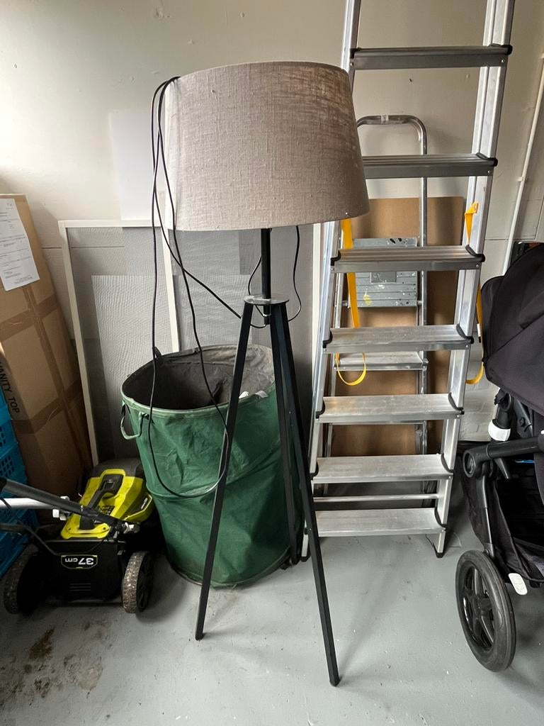 Staande lamp met lampenkap, Ophalen, Zo goed als nieuw, Rond, Steen