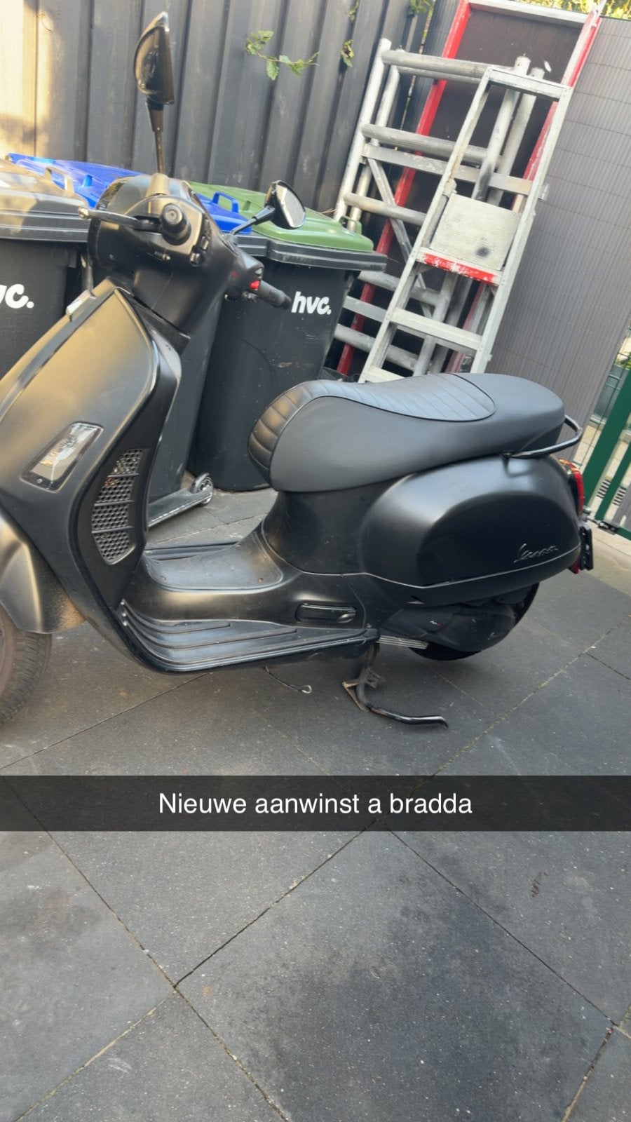 Vespa GTS 300cc HPE uit 2022 - Topstaat (zonder papieren), Fietsen en Brommers, Ophalen, Overige modellen, 300 cc, Zo goed als nieuw