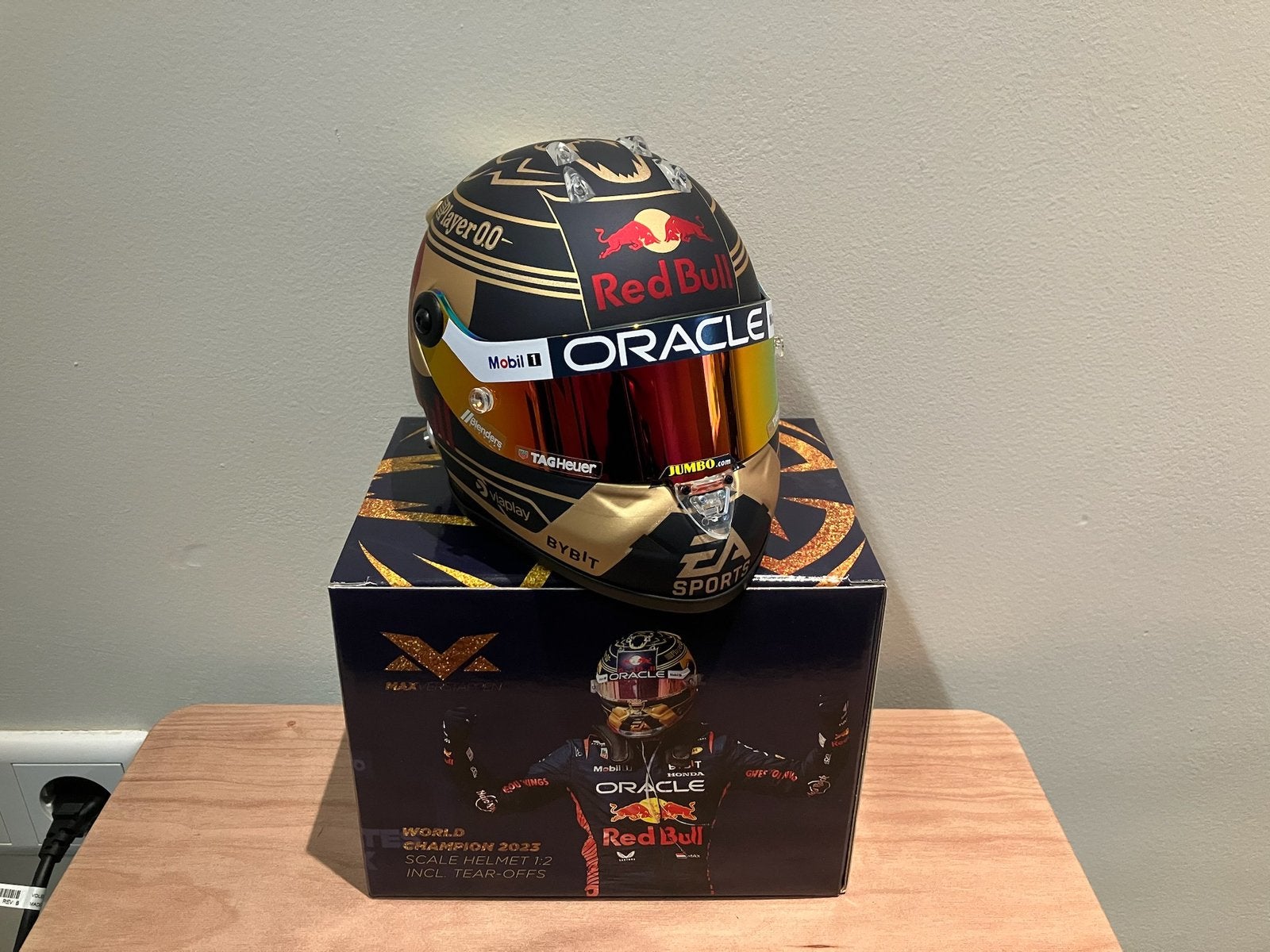Max verstappen helm 1:2 world champion 2023, Ophalen of Verzenden, Zo goed als nieuw