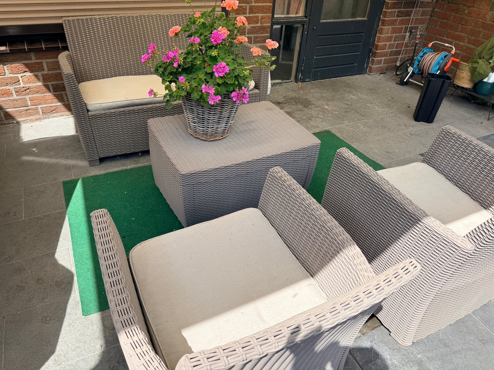 Allibert loungeset met opbergt tafel –nette staat, Ophalen, 4 zitplaatsen, Kunststof, Zo goed als nieuw