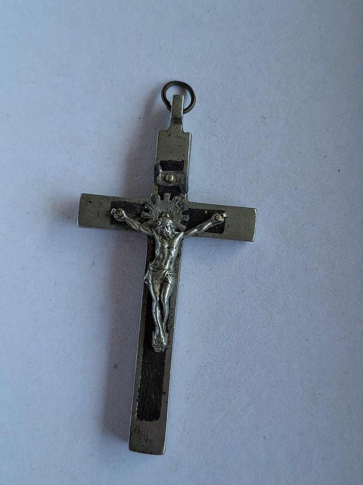 Kruisbeeld borstkruis zilver met hout, Ophalen of Verzenden, Gebruikt, Sieraad