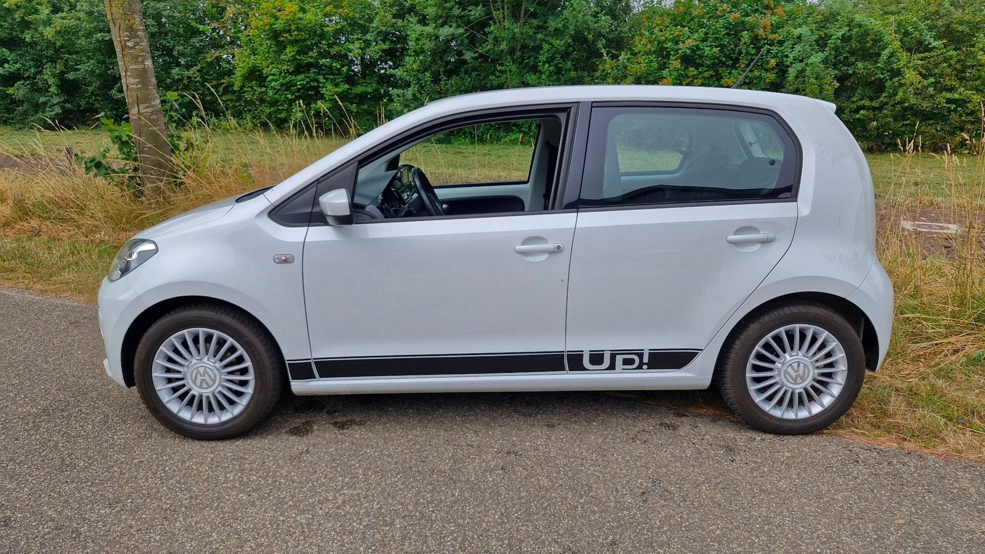 Volkswagen Up! 1.0 high up! BlueMotion 60PK | Rijklaar | Cru, Auto's, Voorwielaandrijving, Euro 5, Stof, Gebruikt