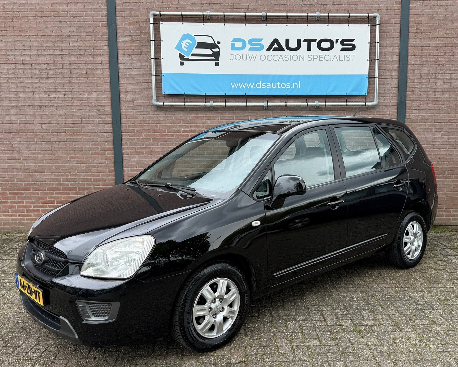 Kia Carens 2.0 CVVT X-tra LPG, Auto's, 1998 cc, Stof, Gebruikt, Zwart