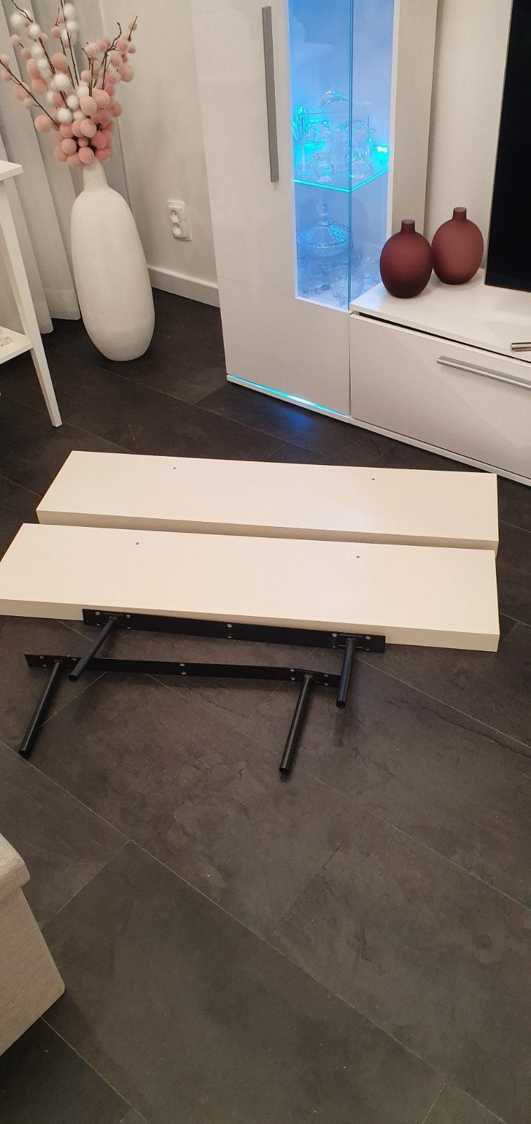 IKEA LACK wandplanken (2 stuks) met zwarte beugels, Ophalen of Verzenden, Gebruikt