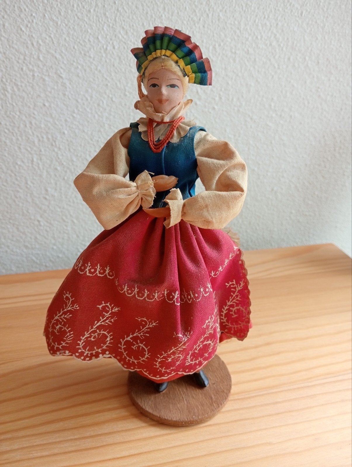 Vintage Poolse klederdracht pop uit +/- 1975, Antiek en Kunst, Ophalen