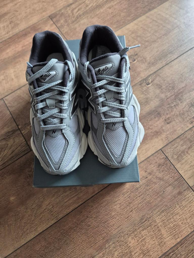 Originele New Balance 9060 - Maat 38 - Zo goed als nieuw!, Kleding | Dames, Schoenen, New balance 9060, Ophalen of Verzenden, Grijs