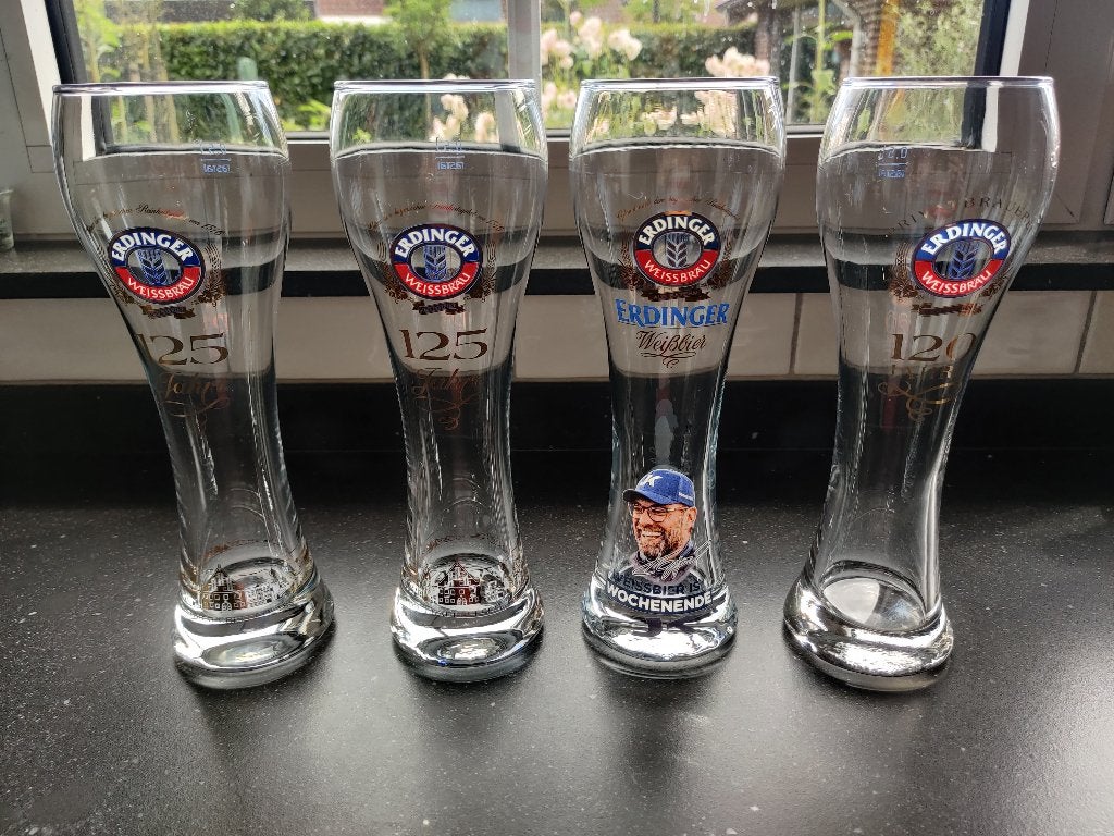 4 Speciale glazen Erdinger 500 ml  0,5L Jubileum 1 met Klopp, Verzamelen, Ophalen of Verzenden, Zo goed als nieuw, Glas of Glazen