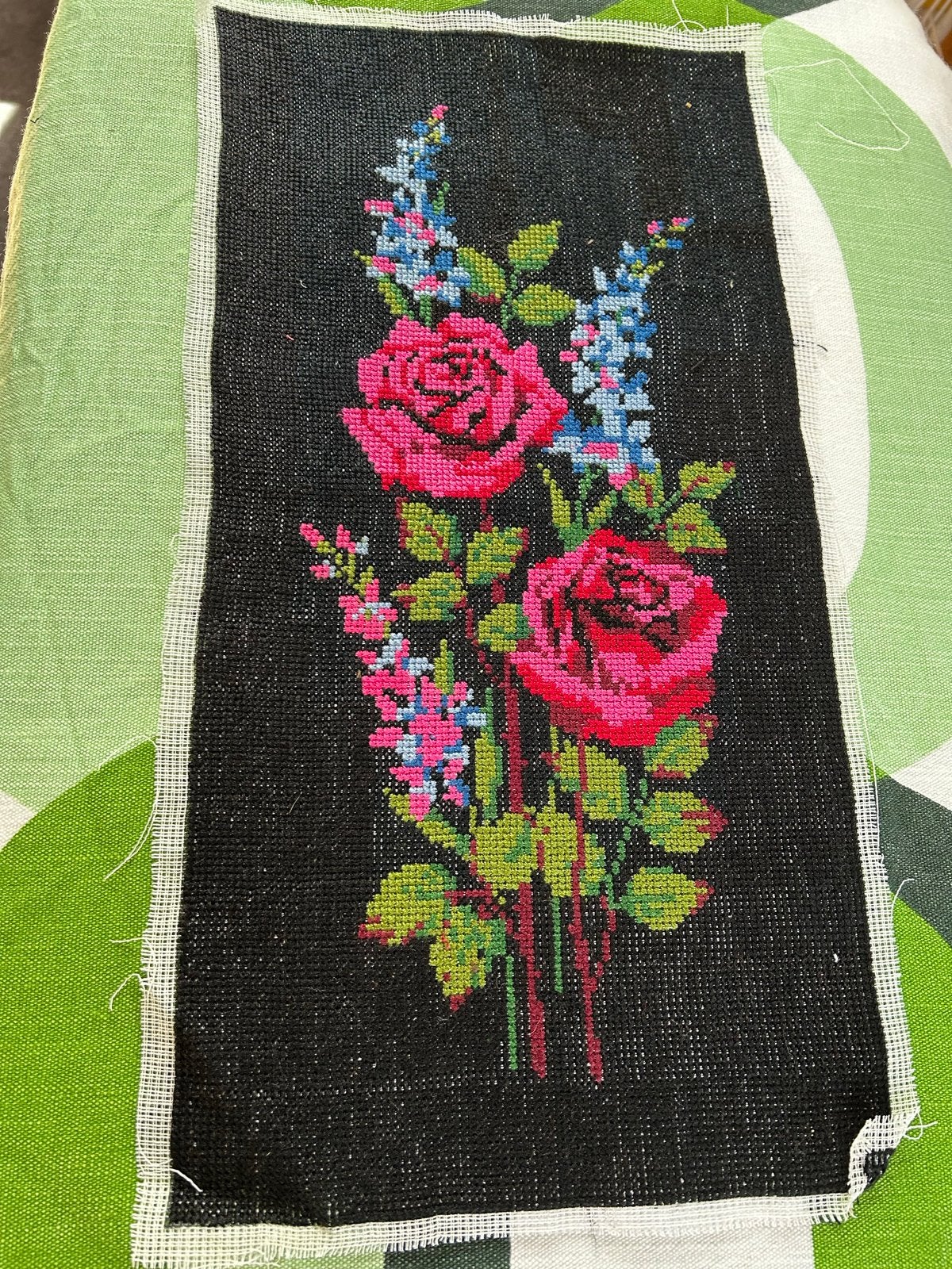 Vintage Handgeborduurd Wandkleed Roos 22x44 cm, Ophalen of Verzenden, Gebruikt, Handborduren, Overige typen