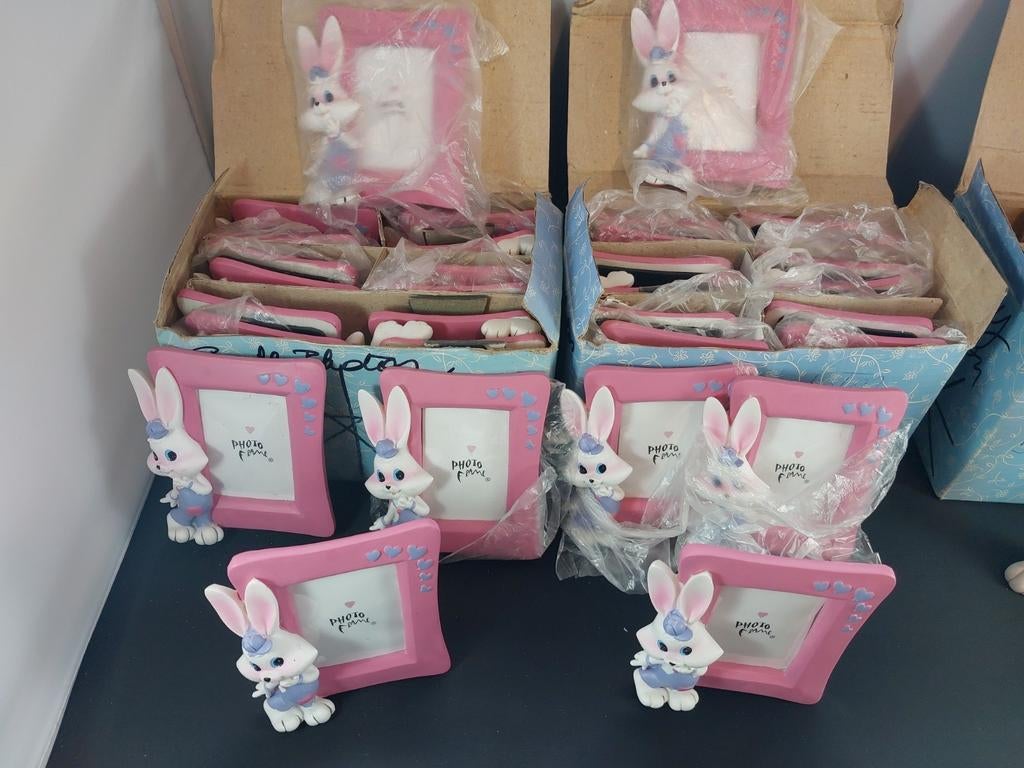 32 Heavy Photo Frames + 11 Matching Figurines, Verzenden