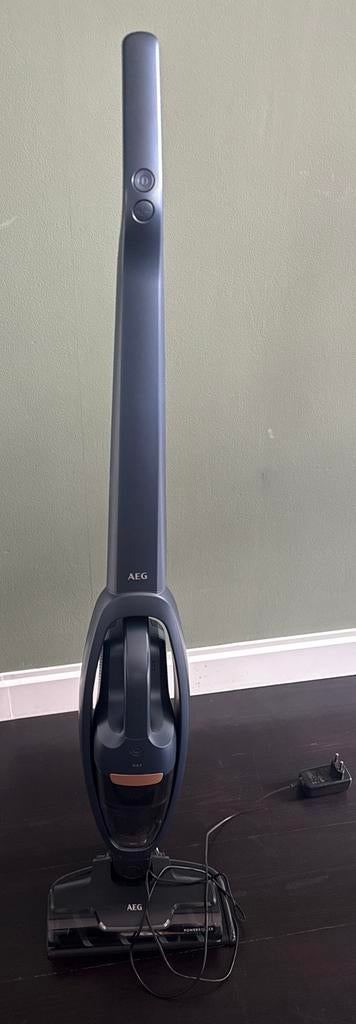 AEG QX7 Draadloze Steelstofzuiger - Zo goed als nieuw, Ophalen of Verzenden, Zo goed als nieuw, Reservoir, Minder dan 1200 watt