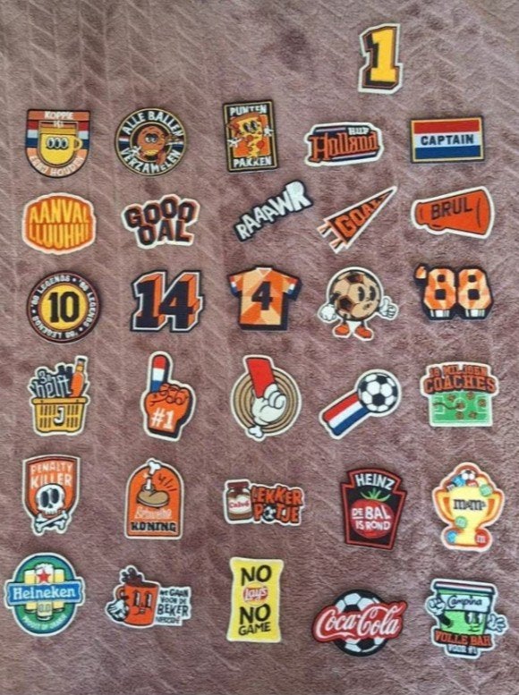 GEZOCHT 2 complete sets Jumbo juich emblemen voor juichjas, Verzamelen, Verzenden