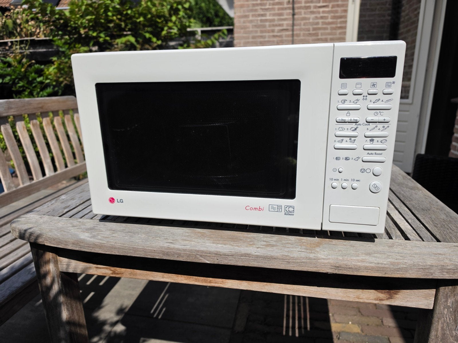 LG Combimagnetron - Wit - MC-743D, Ophalen, Combimagnetron, Gebruikt, Draaiplateau