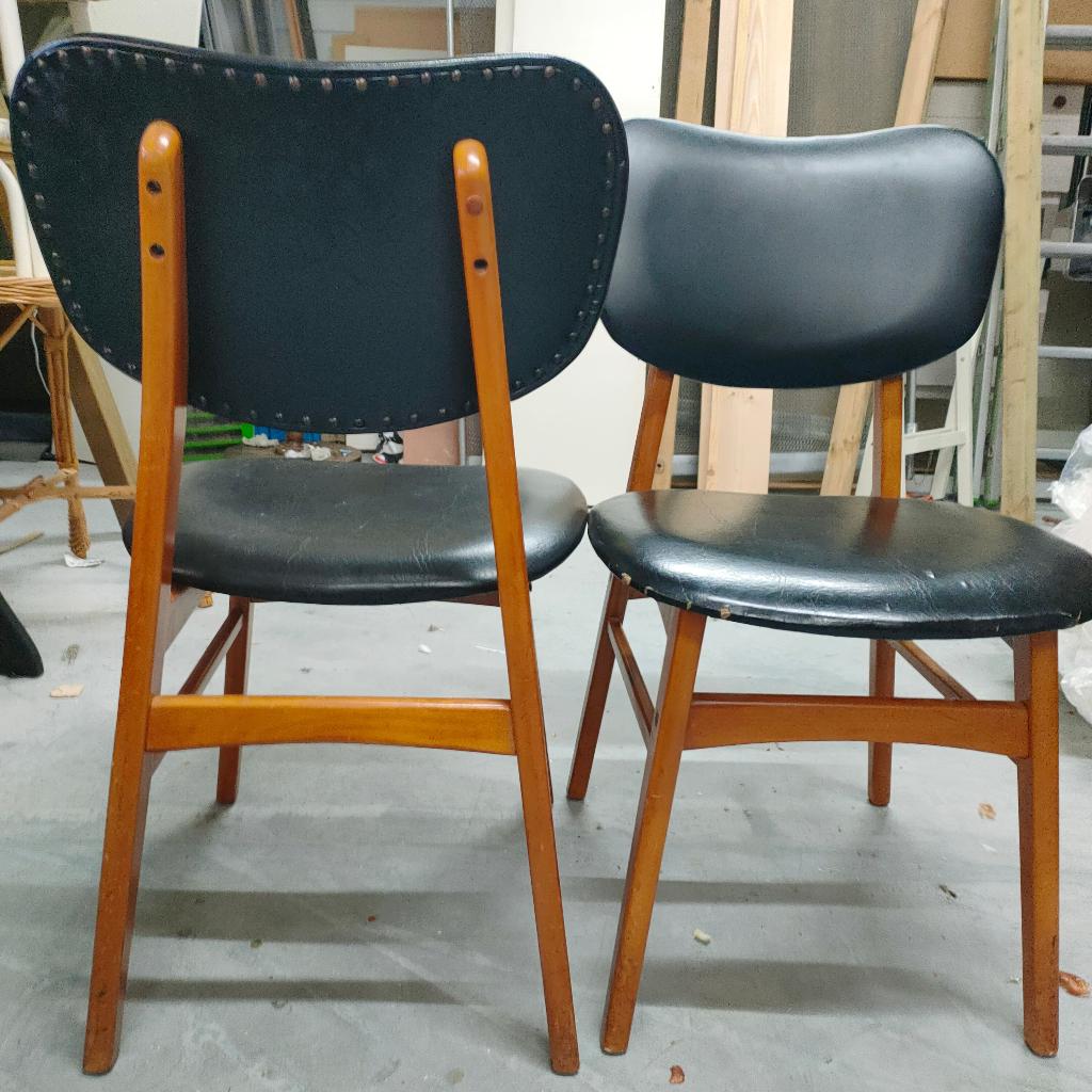 Scandinavisch Eetkamerstoelen zwart leer (Outlet De Overkant, Ophalen, Gebruikt, Twee, Zwart