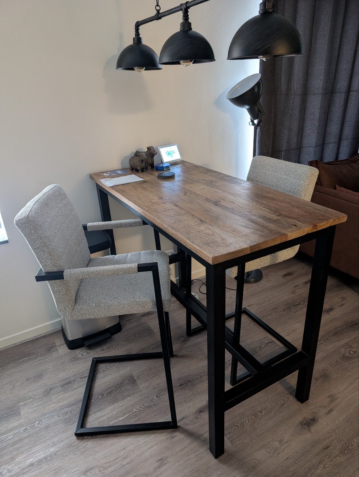 Mooie en nette Bartafel met 2 Barstoelen - 2 jaar oud, 100 tot 150 cm, Tot twee personen, 50 tot 100 cm, Zo goed als nieuw