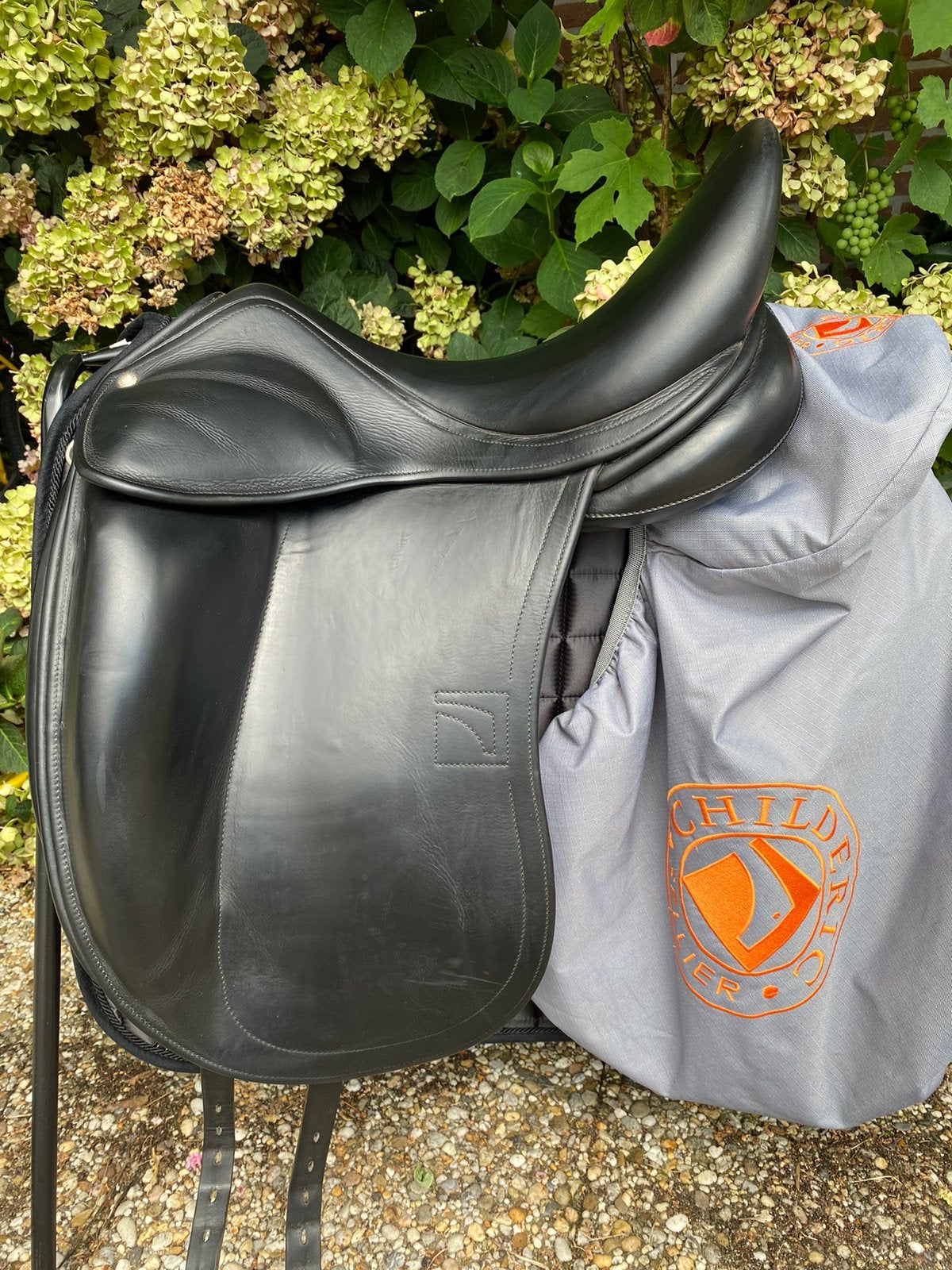 Childeric en FairFax dressuurzadels, Dieren en Toebehoren, Paarden en Pony's | Zadels, Zo goed als nieuw, Dressuur, Ophalen of Verzenden