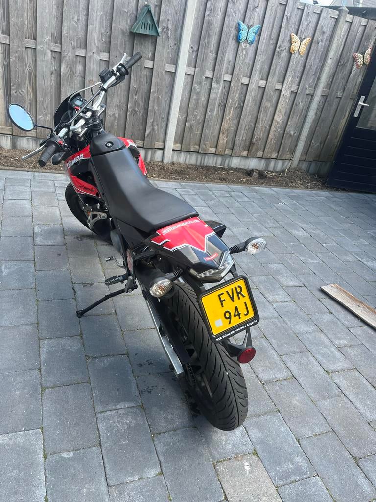 Derbi senda 2017 2 takt, Fietsen en Brommers, Brommers | Derbi, Ophalen, 6 versnellingen, Maximaal 45 km/u, Zo goed als nieuw