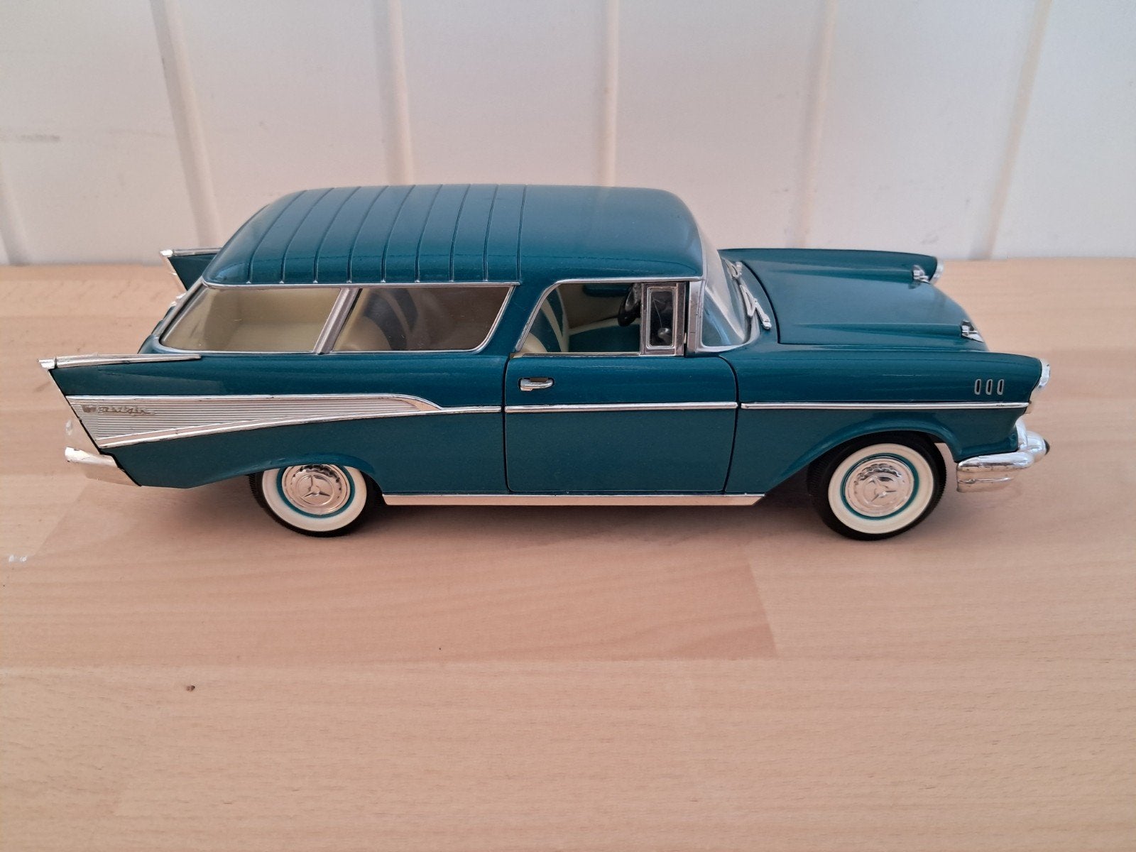 Chevrolet Bel Air Nomad 1957 schaalmodel - Groen, Overige merken, 1:50 of kleiner, Auto, Ophalen of Verzenden