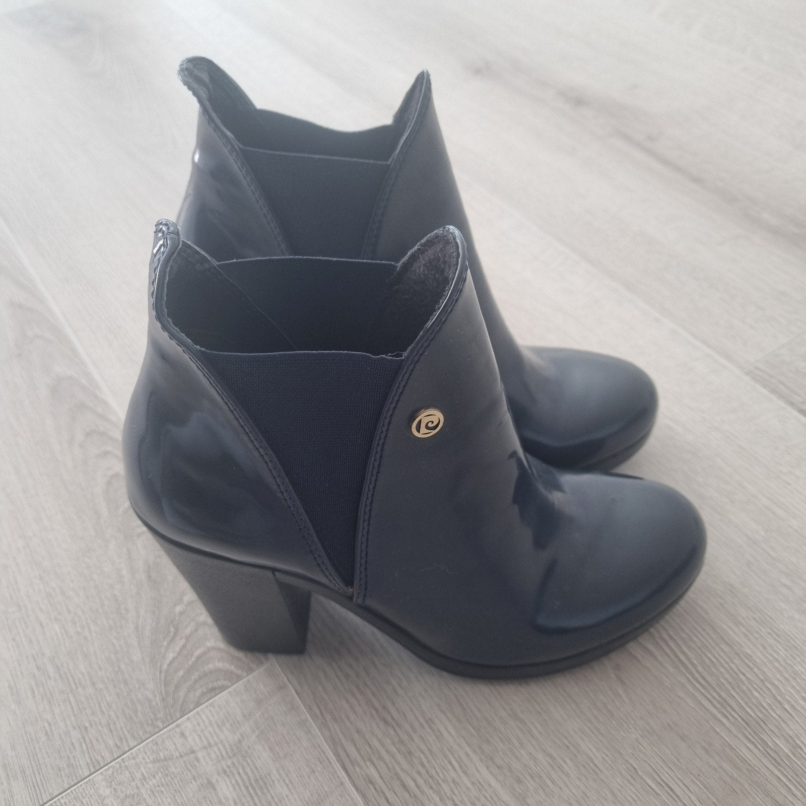 Pierre Cardin Lakleer Enkellaarsjes met Hak – Maat 37, Blauw, Lage of Enkellaarzen, Ophalen of Verzenden, Zo goed als nieuw