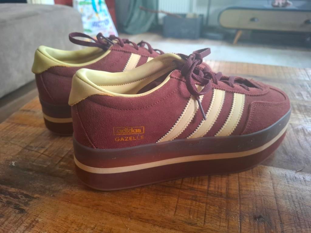 Adidas Gazelle wijnrood maat 39 met hoge zool, Kleding | Dames, Schoenen, Ophalen of Verzenden, Zo goed als nieuw, Rood, Sneakers of Gympen