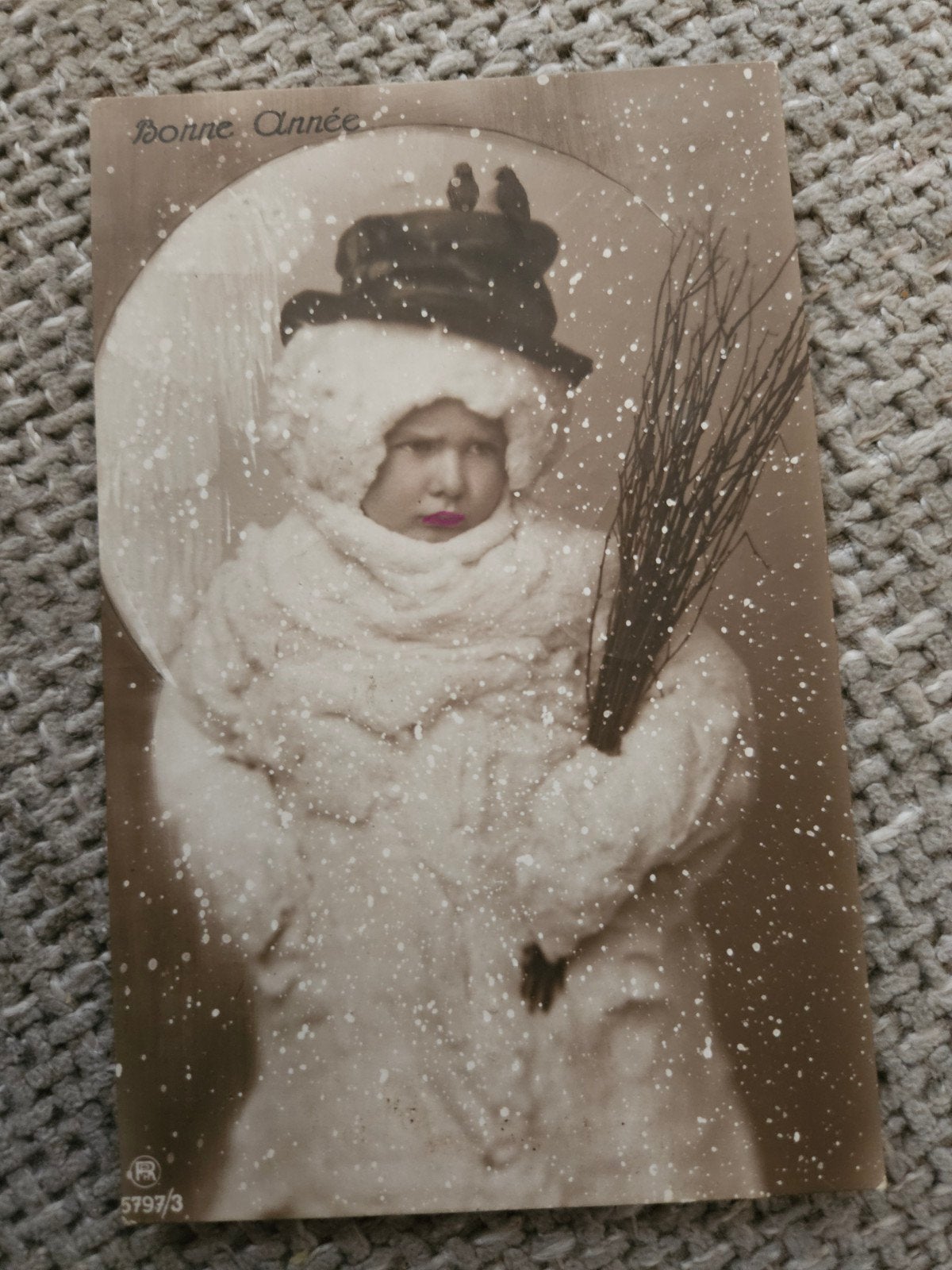 Meisje sneeuwpop  in sneeuw, Ophalen of Verzenden, Voor 1920, Gelopen