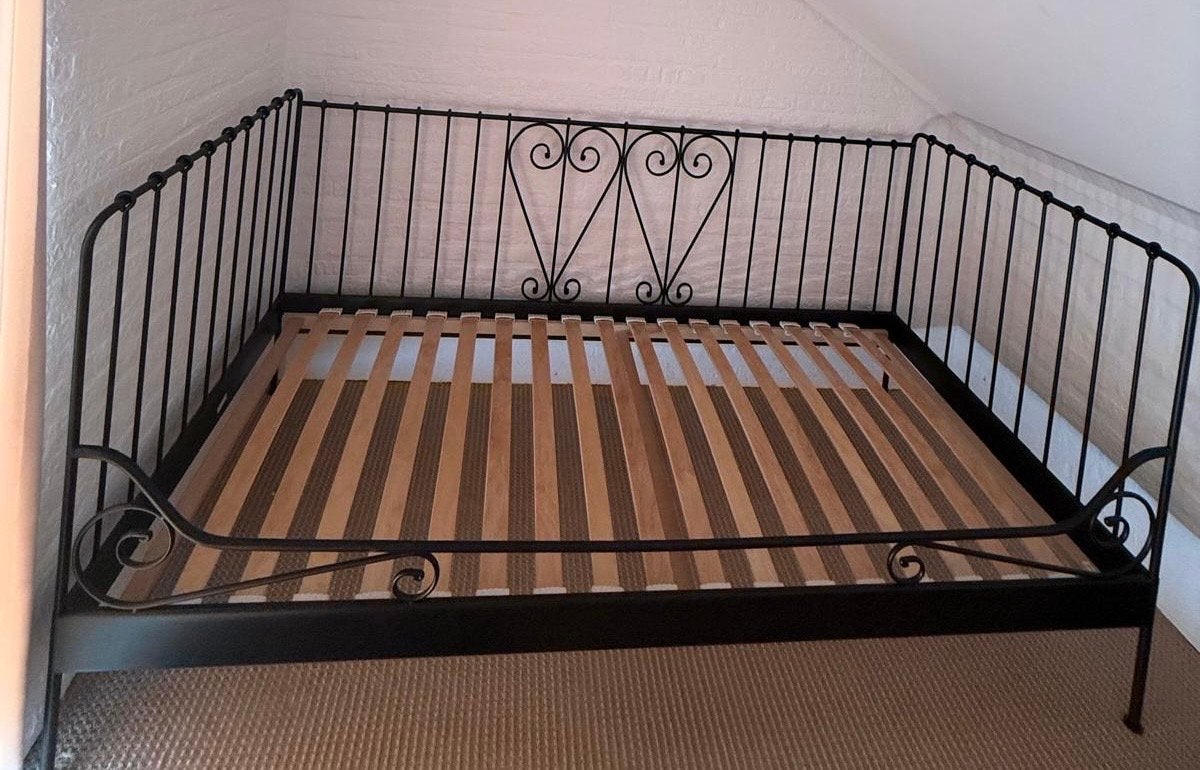 Eenpersoons bed van metaal met lattenbodem, Gebruikt, 90 cm, Eenpersoons, Zwart