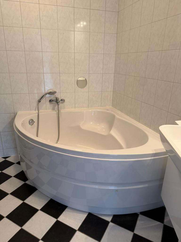 Ruim ligbad met zitvlak, Ophalen, Gebruikt, Met bad