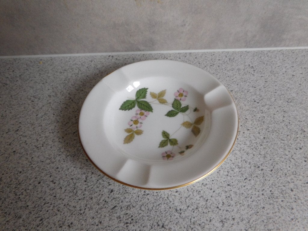 Asbak 11 cm. Wild Strawberry Wedgwood, Ophalen of Verzenden, Zo goed als nieuw, Aardewerk, Overige typen