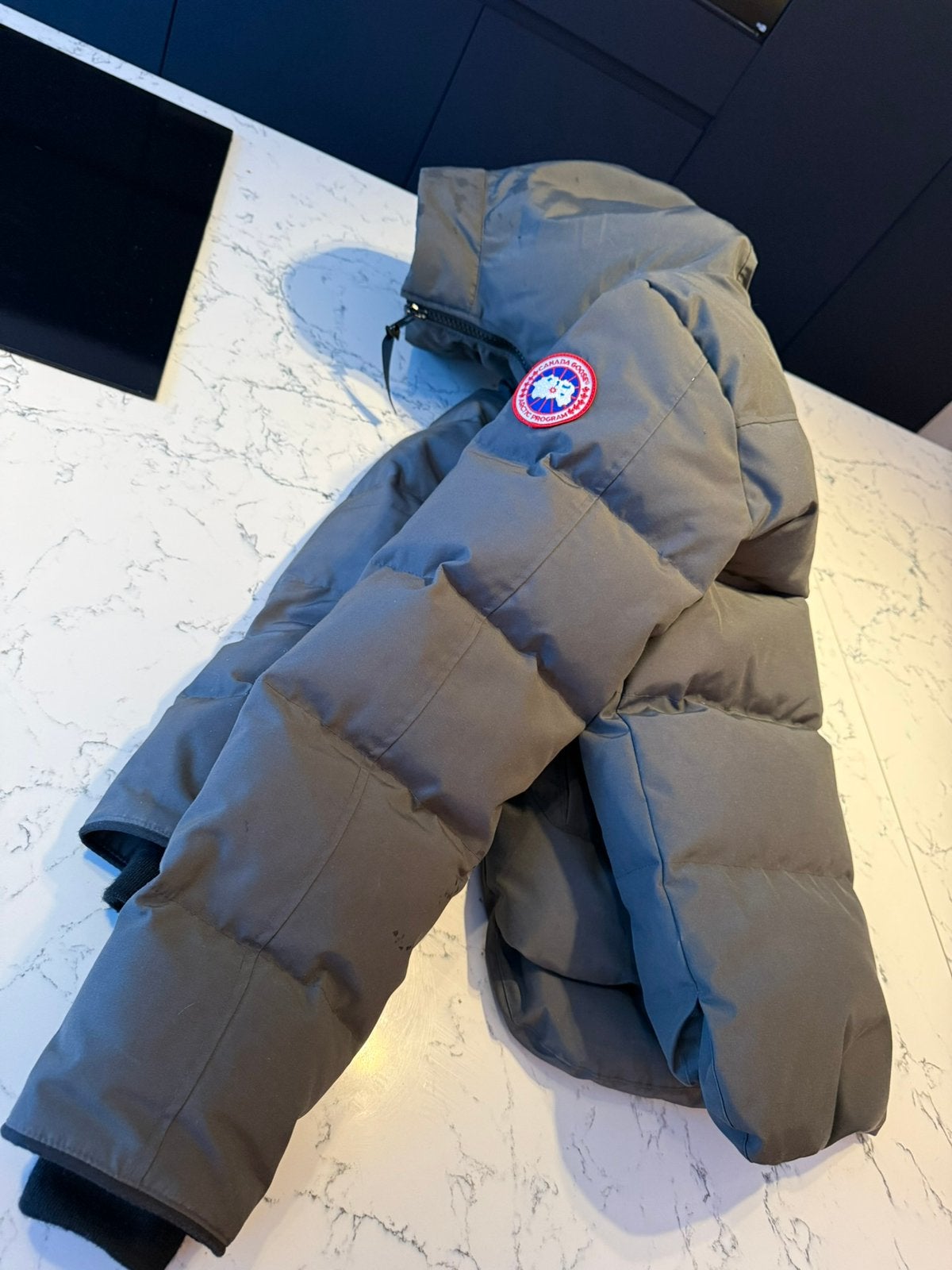 Canada Goose MacMillan Parka – Grijs – Heren maat L, Ophalen of Verzenden, Zo goed als nieuw, Grijs
