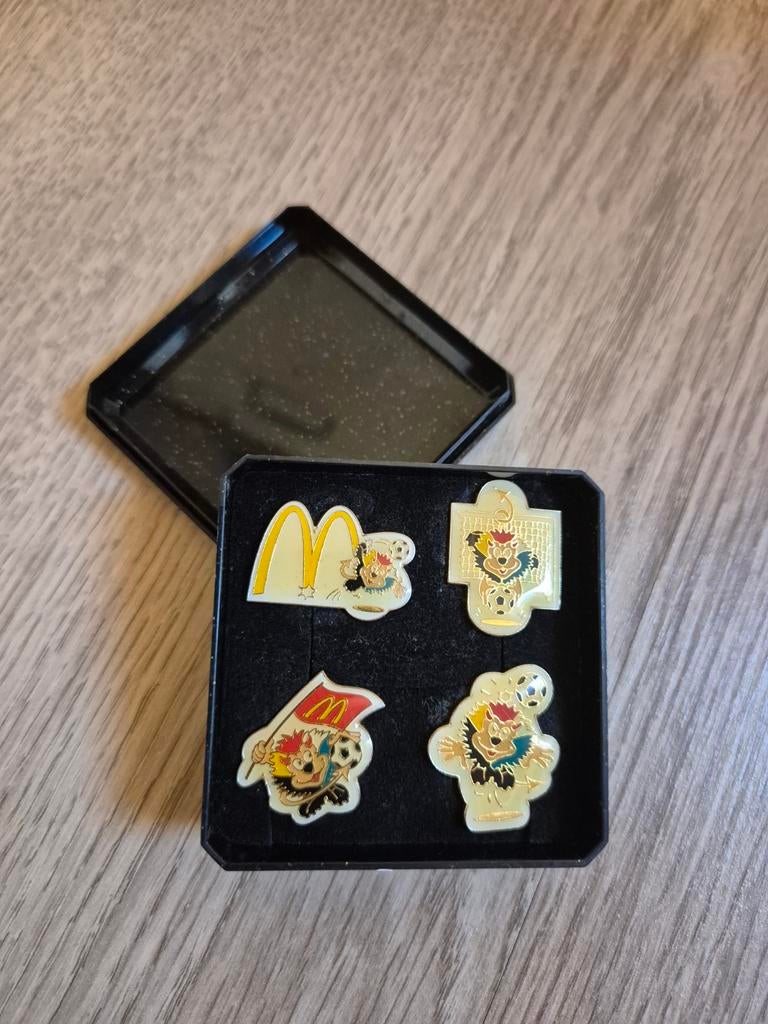 Mcdonalds pins voetbal, Verzamelen, Speldjes, Pins en Buttons, Ophalen of Verzenden, Zo goed als nieuw, Sport