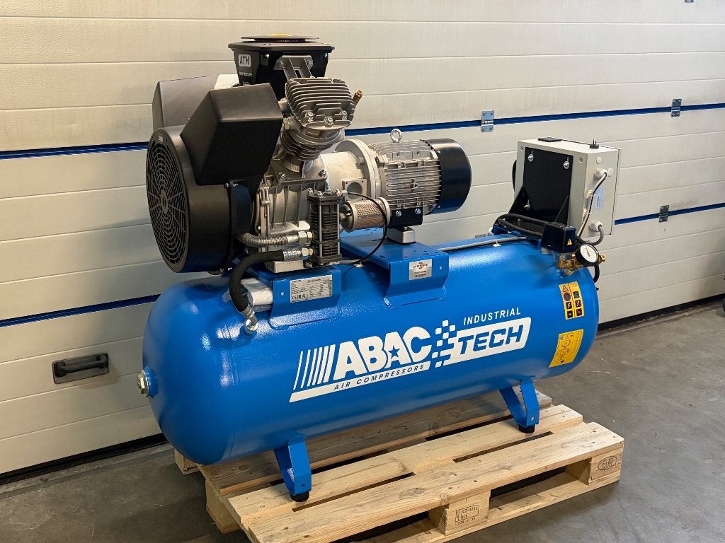 ABAC TECH LE7 INDUSTRIE COMPRESSOR 7,5PK 15 BAR, Nieuw, 10 bar of meer, 100 liter of meer, 400 tot 800 liter/min