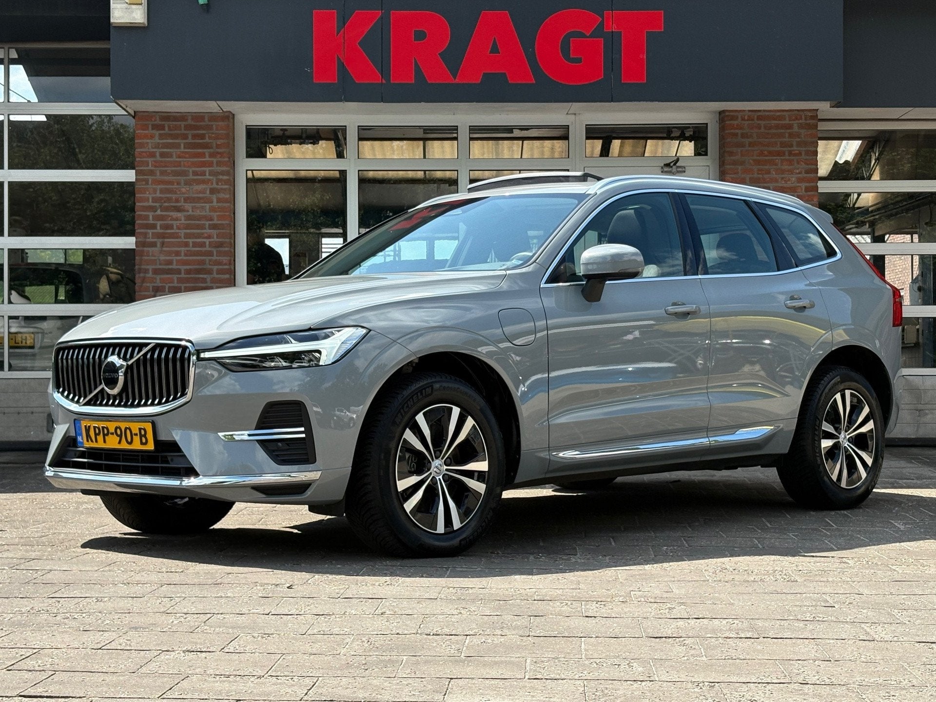 Volvo XC60 Core Bright 2.0 T6 Plug-in hybrid AWD 253 pk - LE, Auto's, Volvo, Automaat, Stof, Gebruikt, 4 cilinders