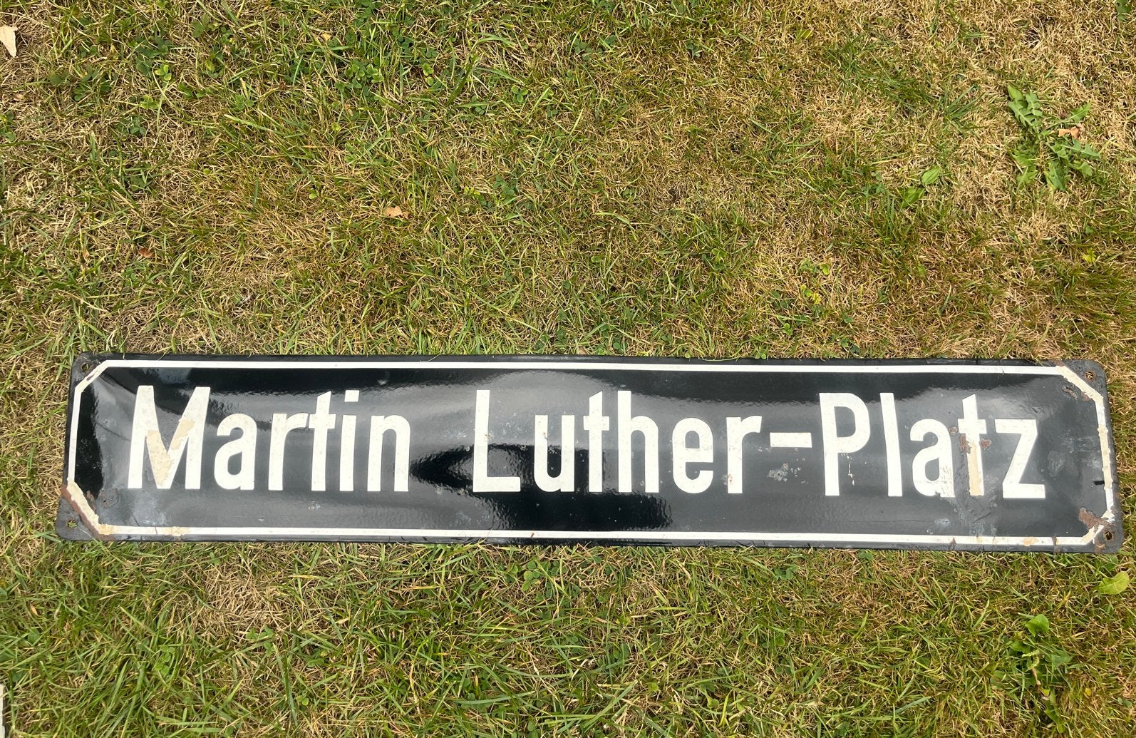 Emaille straatnaambord Martin Luther-Platz 99x17 cm, Antiek en Kunst, Ophalen
