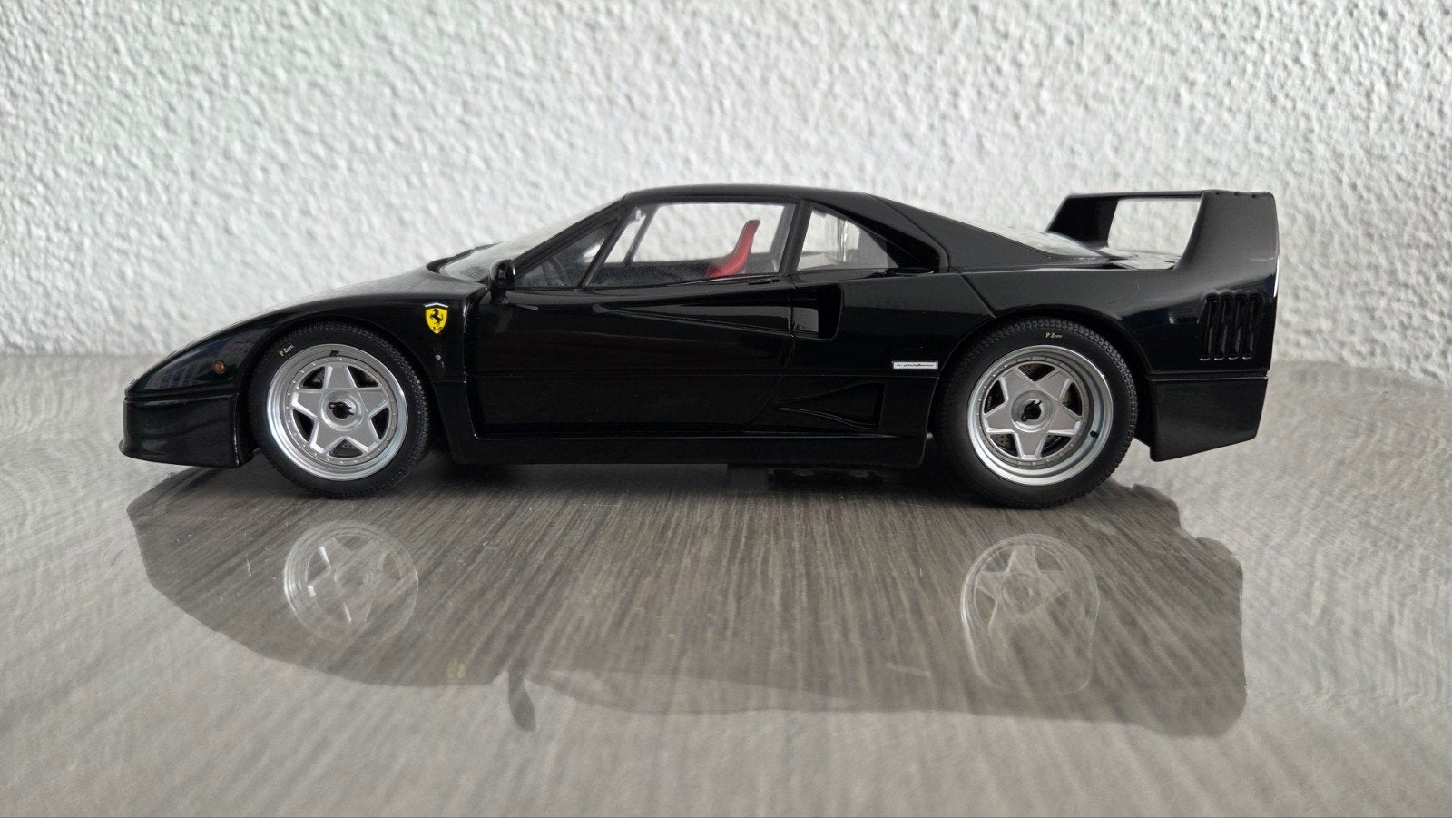 KYOSHO 1:18 Ferrari F40 RESIN (dus géén lakopwerking!!!), Hobby en Vrije tijd, Modelauto's | 1:18, Ophalen of Verzenden, Zo goed als nieuw