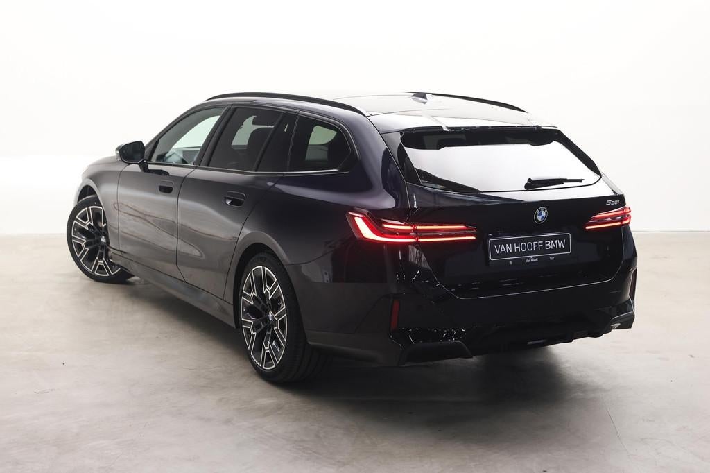 BMW 5 Serie Touring 520i M Sport Automaat / Panoramadak / Tr, Automaat, 1998 cc, Achterwielaandrijving, Zwart