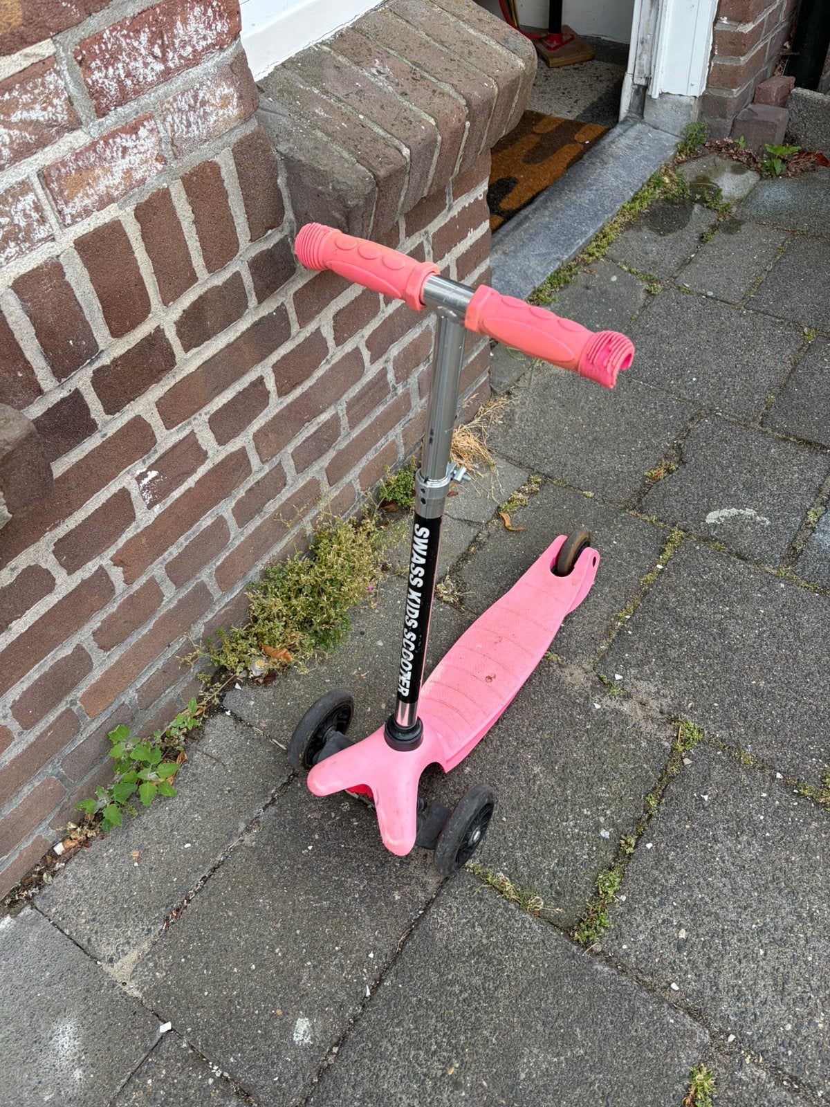 Roze step met lichtjes in wielen, Ophalen, Gebruikt, Gewone step