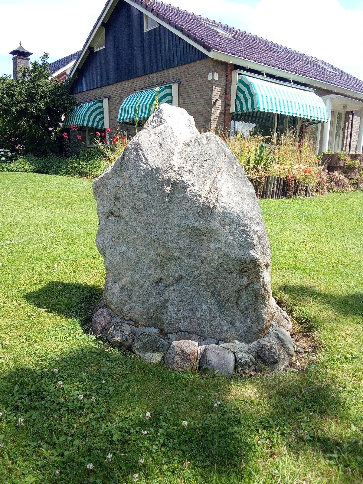 Grote mooie steen voor vele doeleinden, Ophalen, Hardsteen, Waterornament